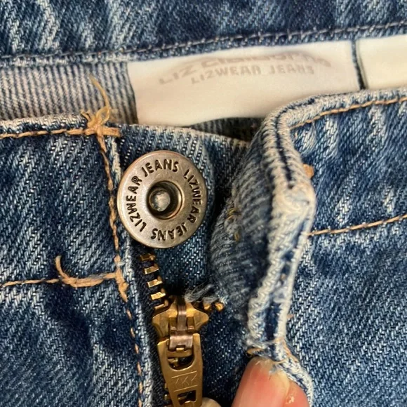 LizClaiborne Lizwear jeans, 16s. Straight leg with cuff slit. 5pocket. Mid rise. - Picture 3 of 6